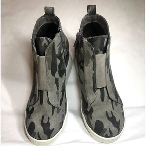 Mia Kids, Camo Print Boots with lift heels, Girls Sz 3.